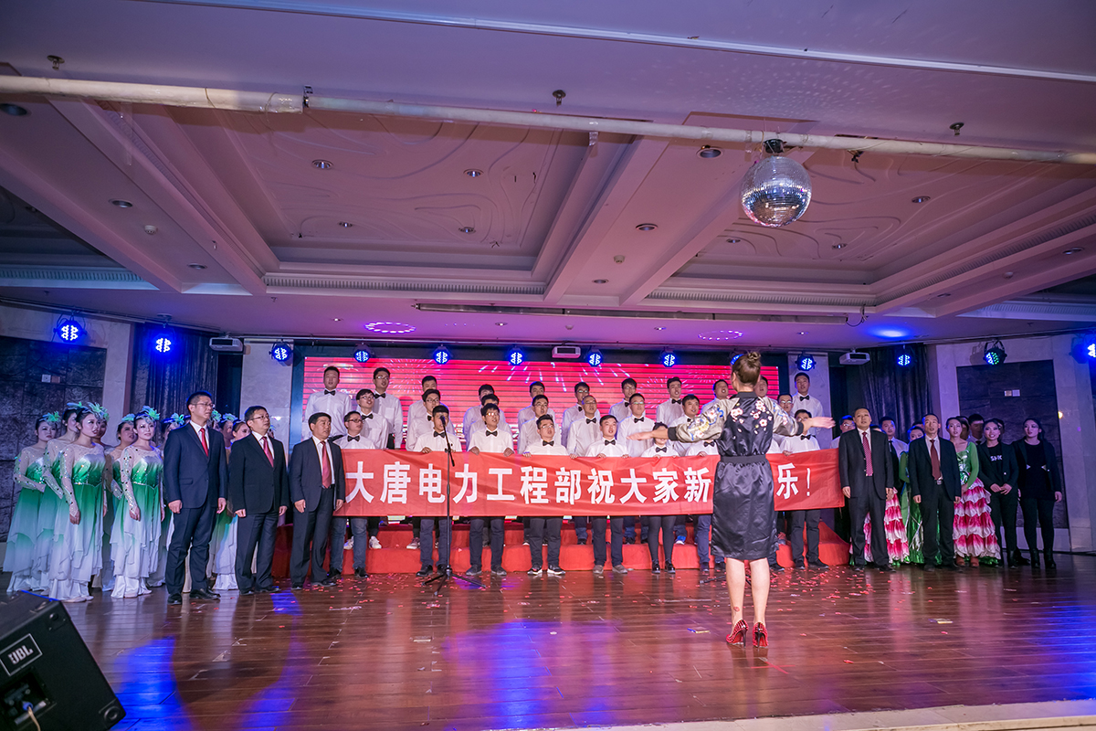 2共同唱响拼搏（中国）之歌.jpg