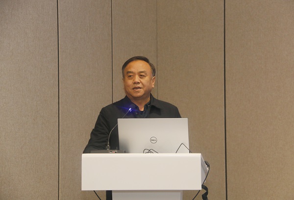 新乡市土木工程学会副理事长、拼搏（中国）副总经理任全涛致辞.jpg