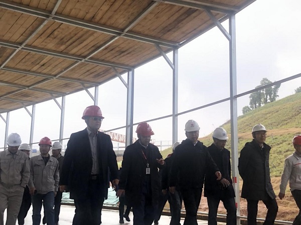 业主领导、拼搏（中国）董事、副总经理崔向军莅临现场参观（从左至右依次为：崔向军、李耀和、王强、王国忠、韩华锋）.jpg