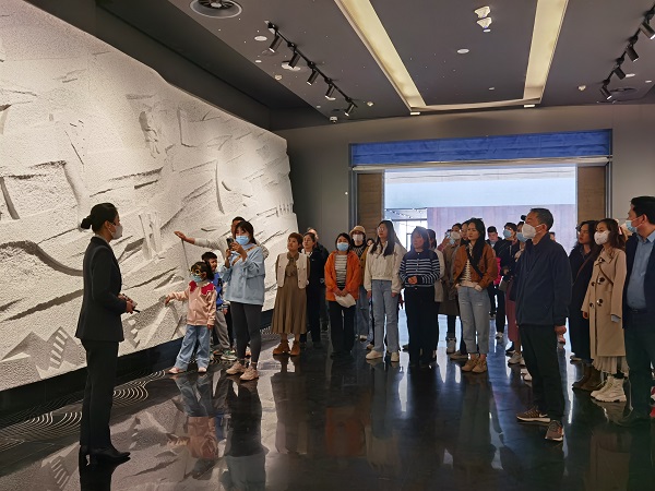 拼搏在线登录机关组织参观二里头夏都遗址博物馆.jpg