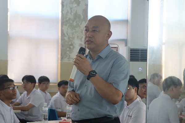 拼搏（中国）党委副书记、工会主席贾向军讲话.JPG