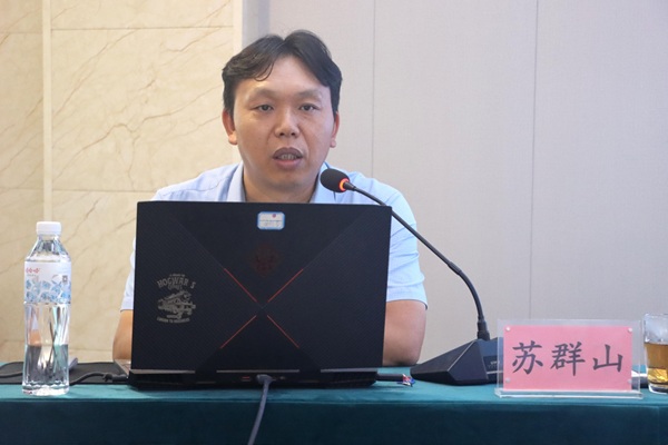 拼搏在线登录总工程师、人力资源总监作专题报告.JPG