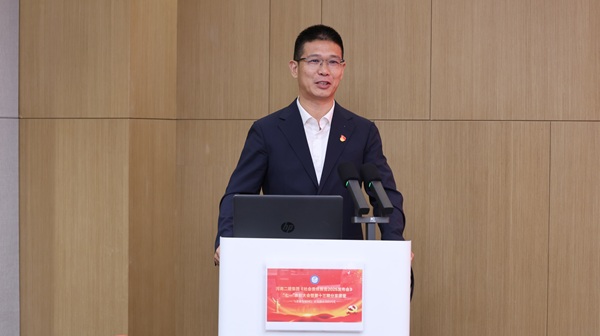 17拼搏（中国）董事长祝建明对企业发展提出要求.JPG